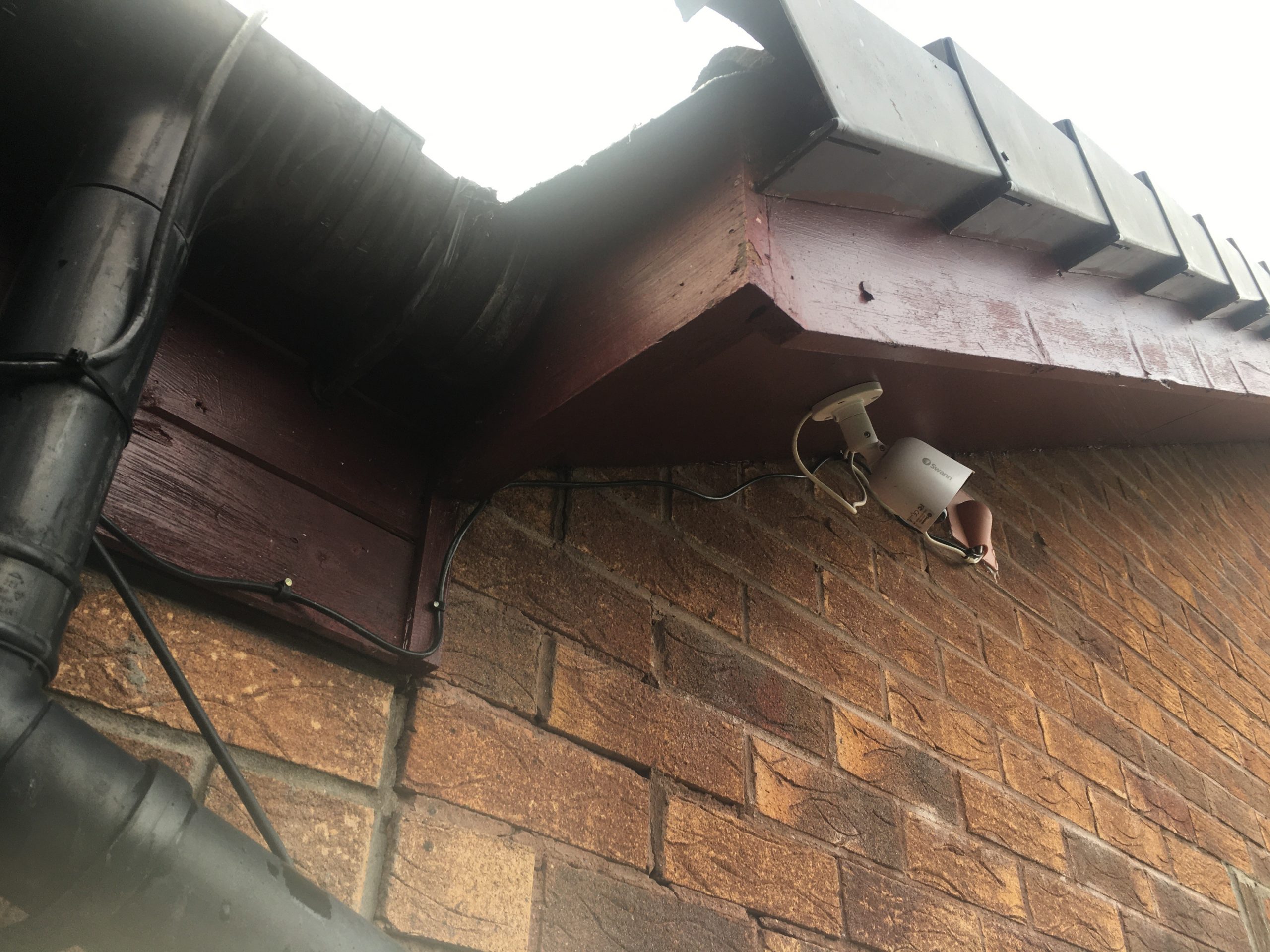 Missing gutter return where house meets extension